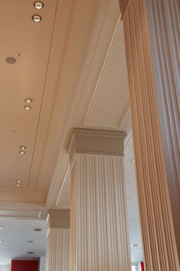 Stützenverkleidung mit Säulenkapitell und kanelliertem Schaft, Intecta Altmarktgalerie, Dresden