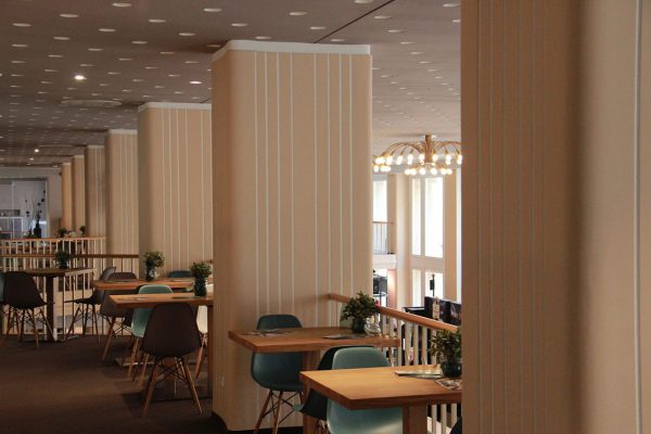 Denkmalgerechte Stützenverkleidungen nach Installation neuer Medienleitungen im Cafe Prag, Dresden