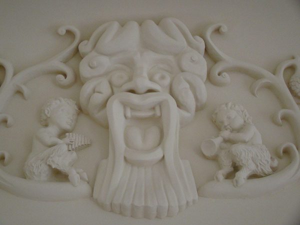 Bildhauerarbeiten nach Motto: Dionysos in Begleitung von Silene und Satyrn