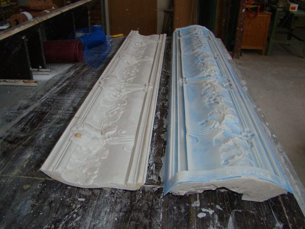 Abguss und Form eines ornamentierten Kehlgesims